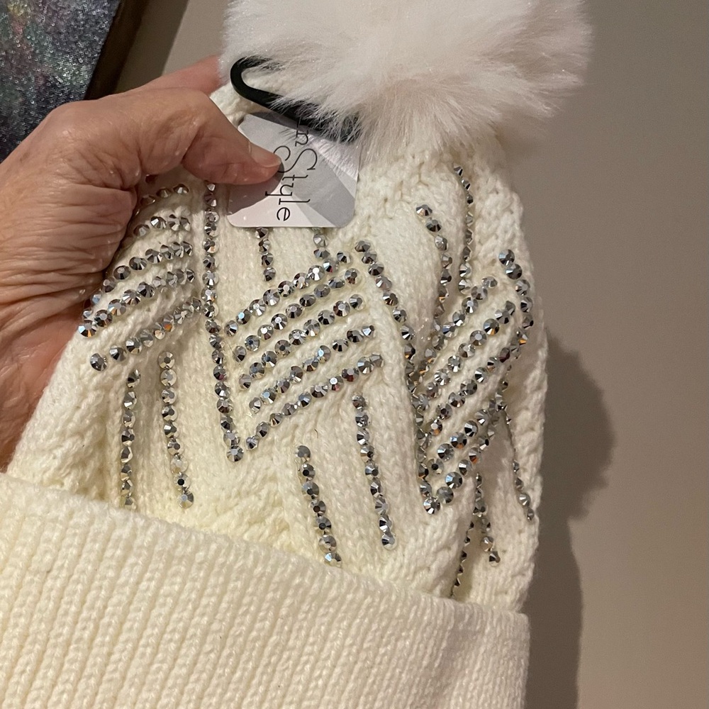 2/$20💞Ivory Toque 🌟 - Picture 2 of 2